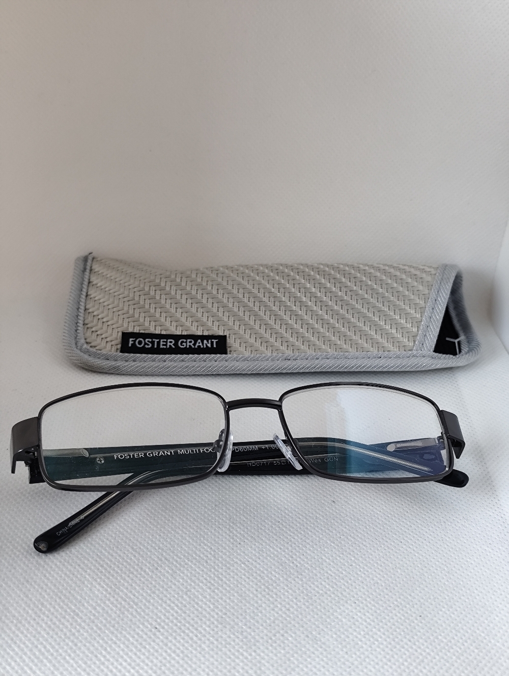 4/$50⭐️These Foster Grant Wes Multi Focus reading glasses +1.00